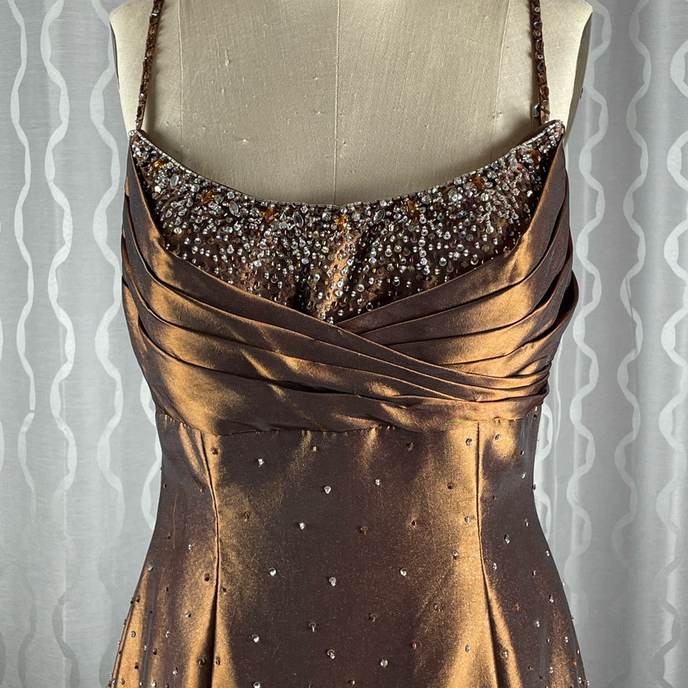 This Alyce Design prom dress would make any night perfect.